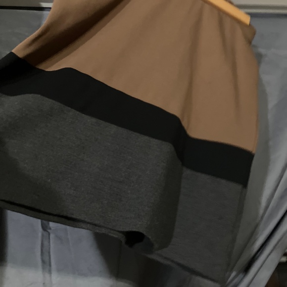 LORD & TAYLOR SKIRT - Picture 3 of 3